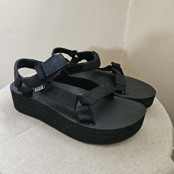 Teva Flatform Universal Sandal Size 9. - Picture 5 of 9